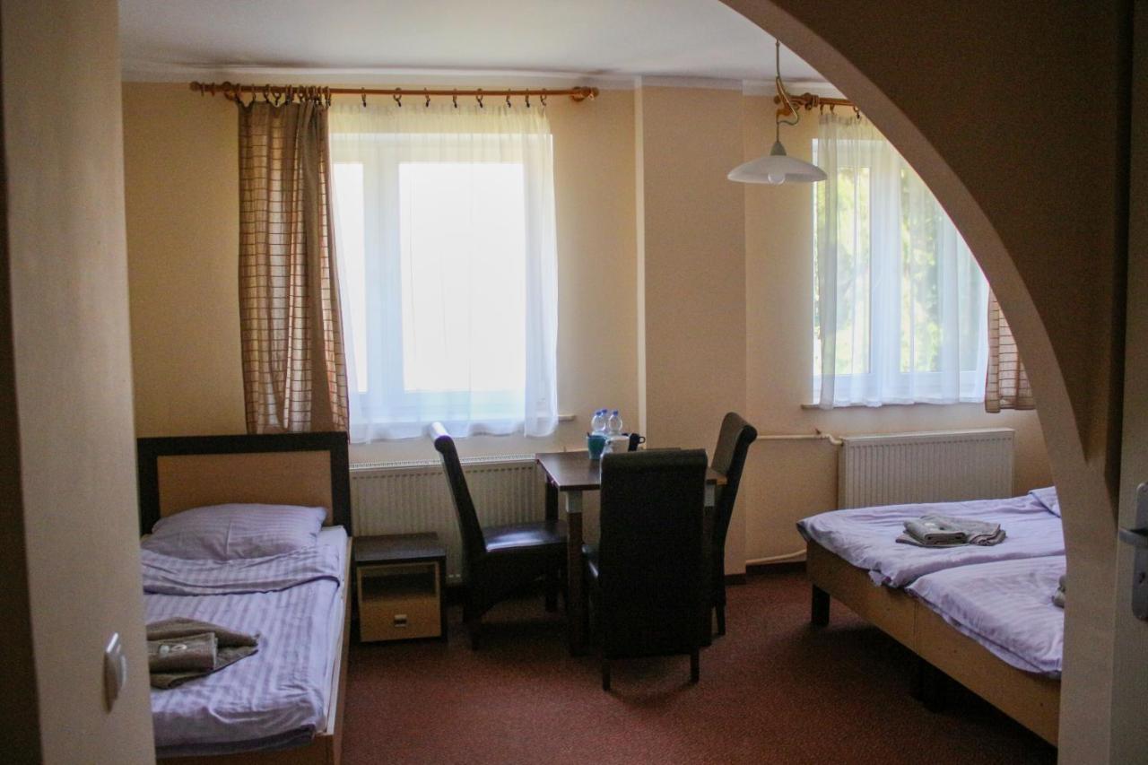 Pensjonat 4 Pory Roku Duszniki Zdroj Exterior photo